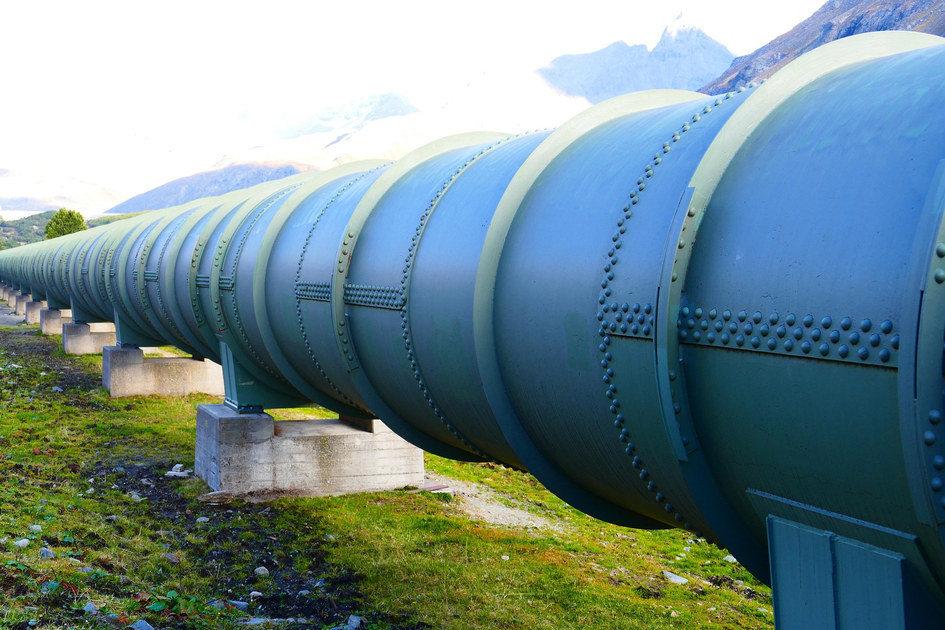 loggawiggler-pressurized-water-pipe-509871_1920